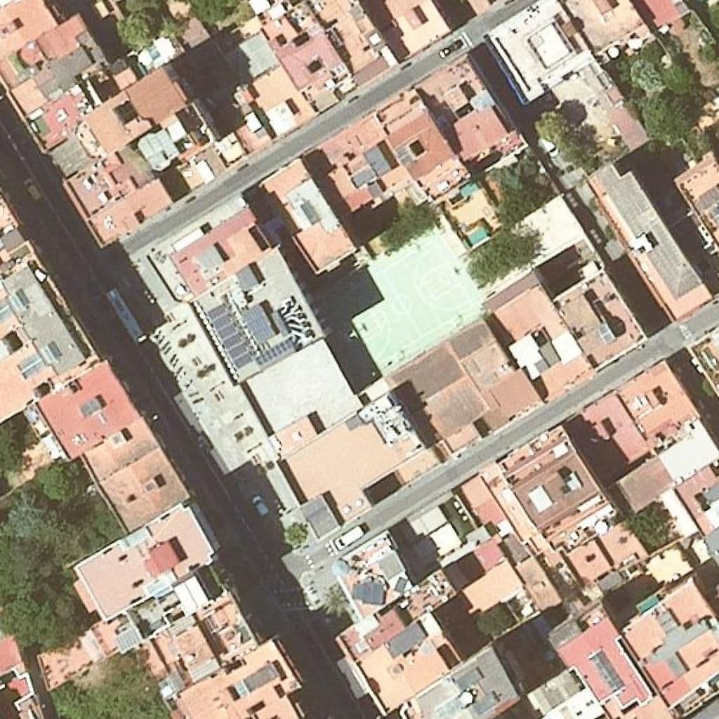 Вид згори на територію школи «Nemomarlin Gràcia»