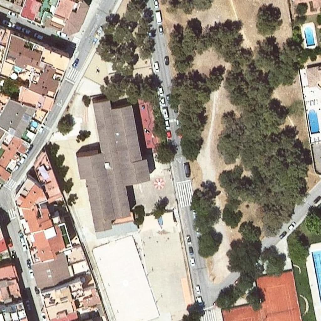 Вид згори на територію школи «Escola Santa Eulàlia»