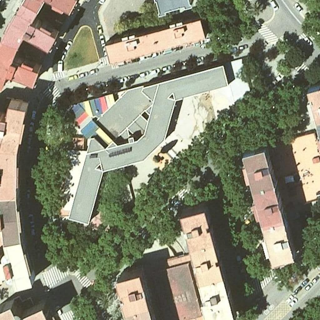 Aerial view of the grounds of Escola L'arc De Sant Martí