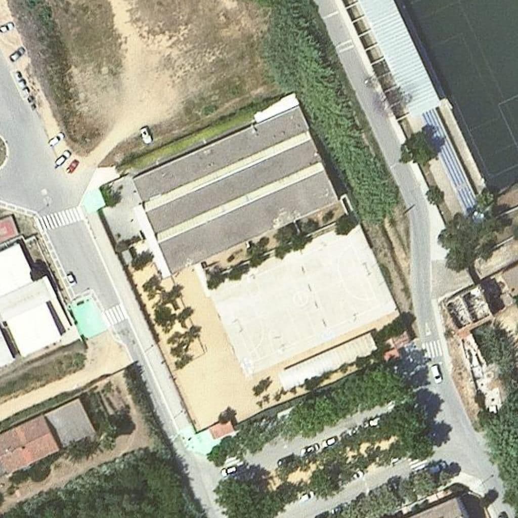 Вид згори на територію школи «Escola Montpalau»