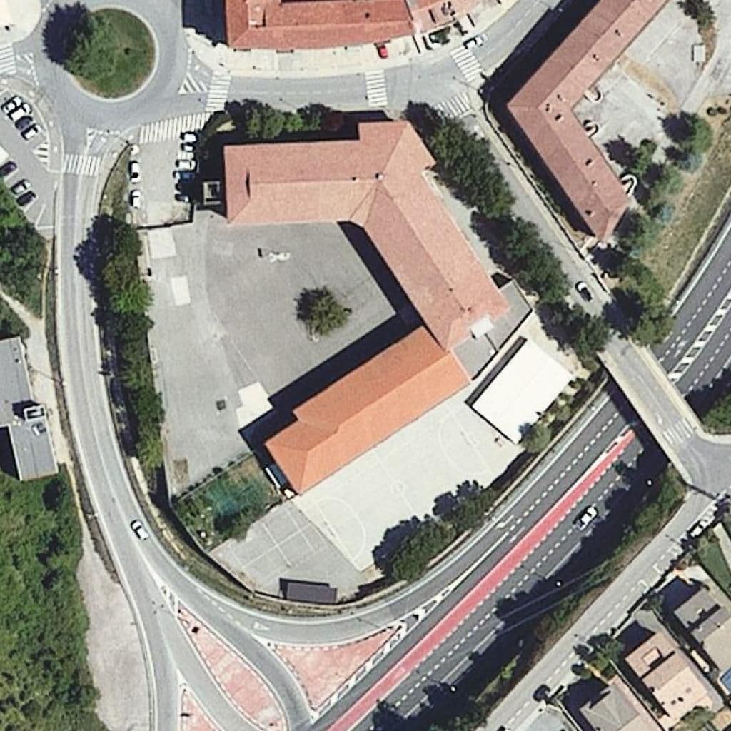 Вид згори на територію школи «Cfa Berguedà»