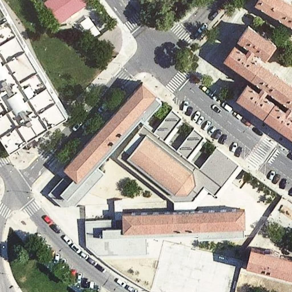 Вид згори на територію школи «Institut Castell Dels Templers»