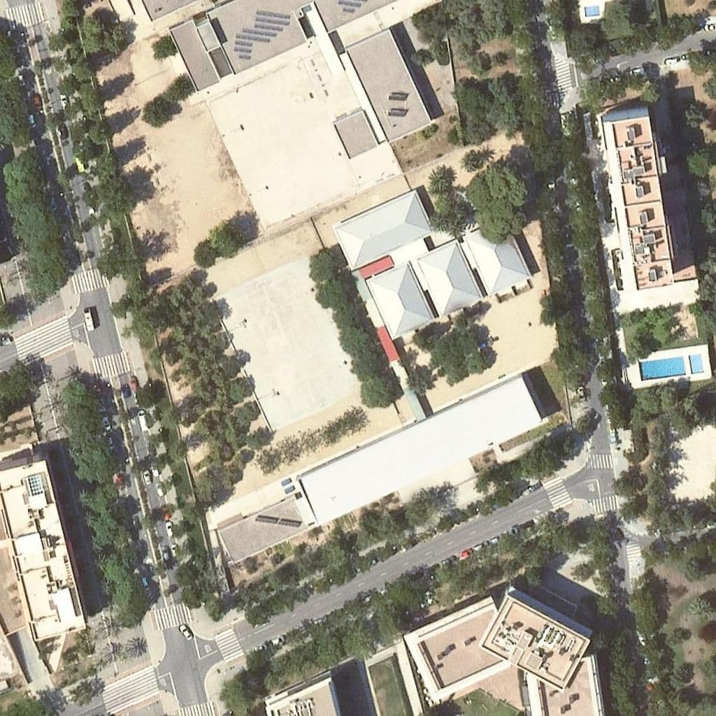 Вид згори на територію школи «Escola Salou»