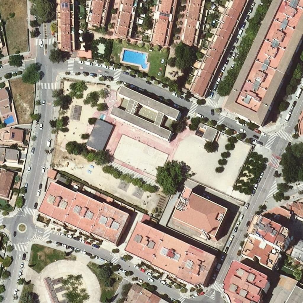 Aerial view of the grounds of Escola Josep Baltà I Elias