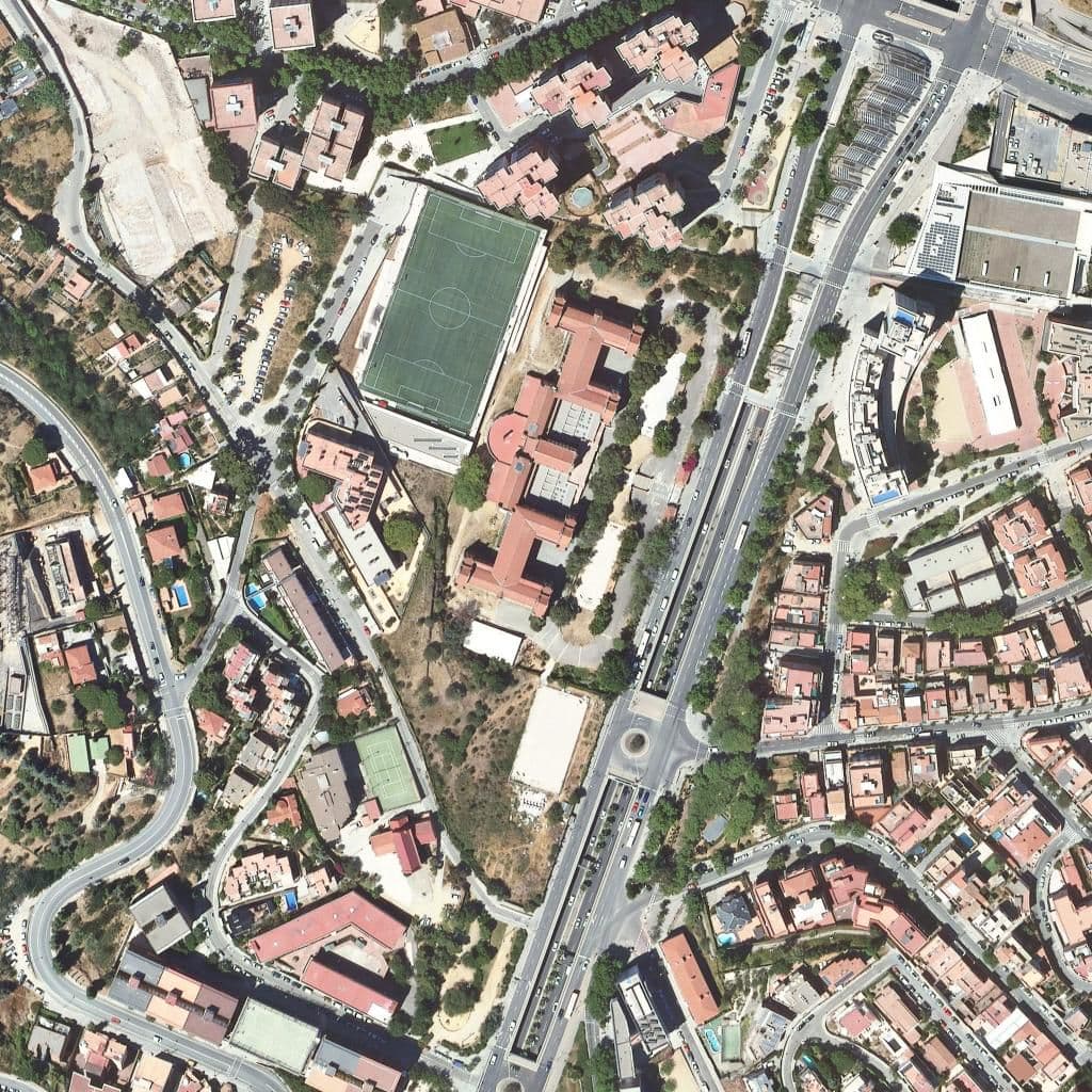 Вид згори на територію школи «Institut Vall D'hebron»