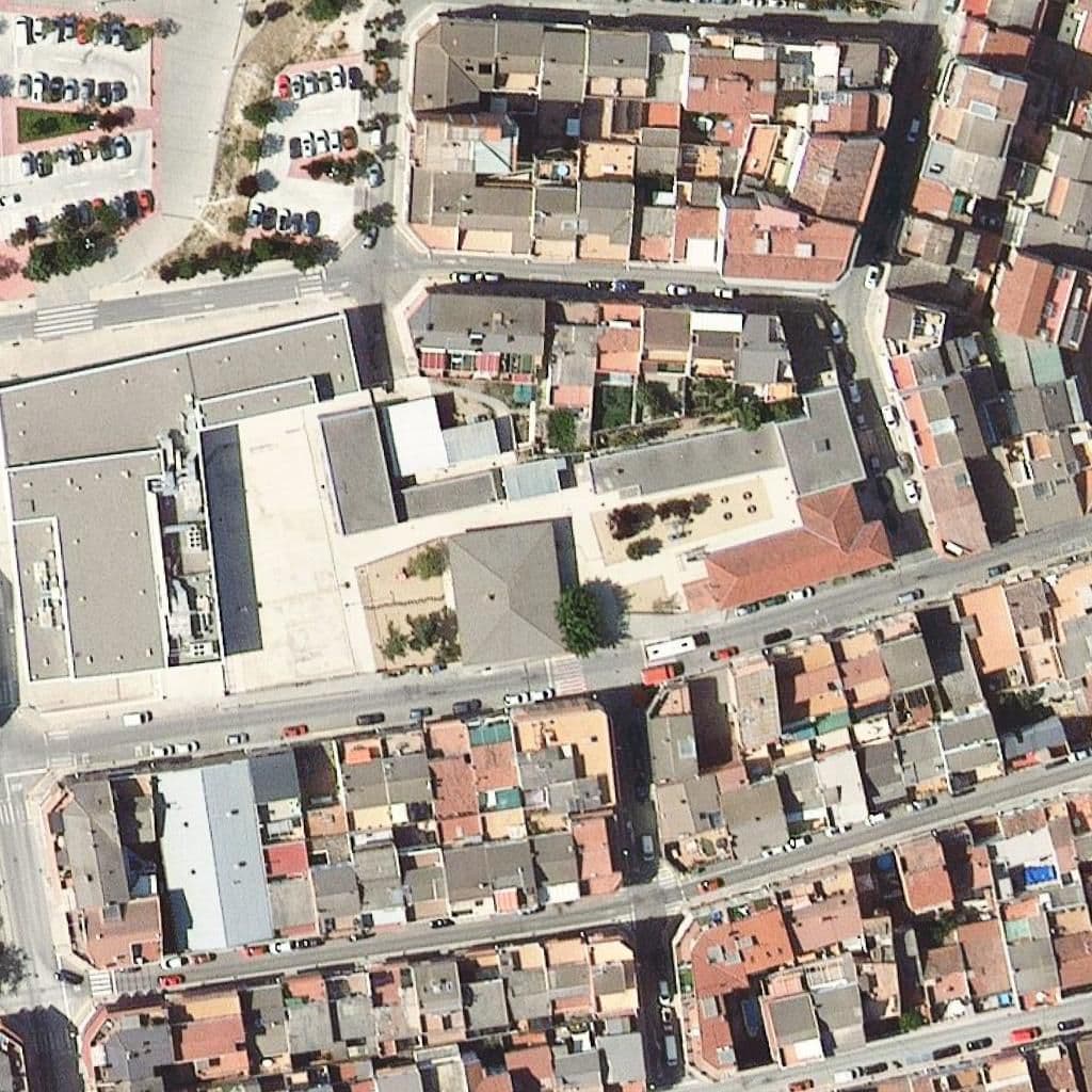 Вид сверху на территорию школы «Escola García Lorca»