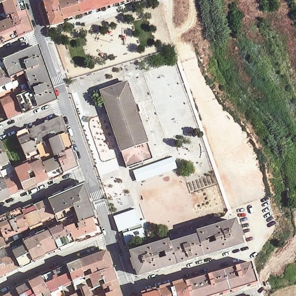 Вид згори на територію школи «Institut Escola Torre Queralt»