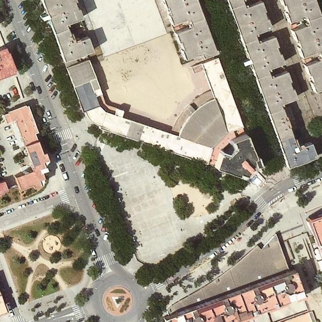 Aerial view of the grounds of Institut Escola Joan Sallarès I Pla