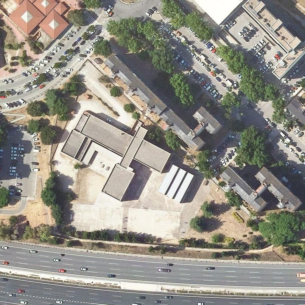 Вид згори на територію школи «Institut De Badia Del Vallès»
