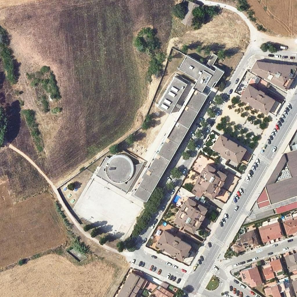 Вид згори на територію школи «Institut Ramon Casas I Carbó»