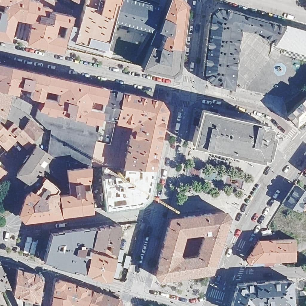Вид сверху на территорию школы «Aula Dinamización Interculturalidad Torrelavega (ADI)»
