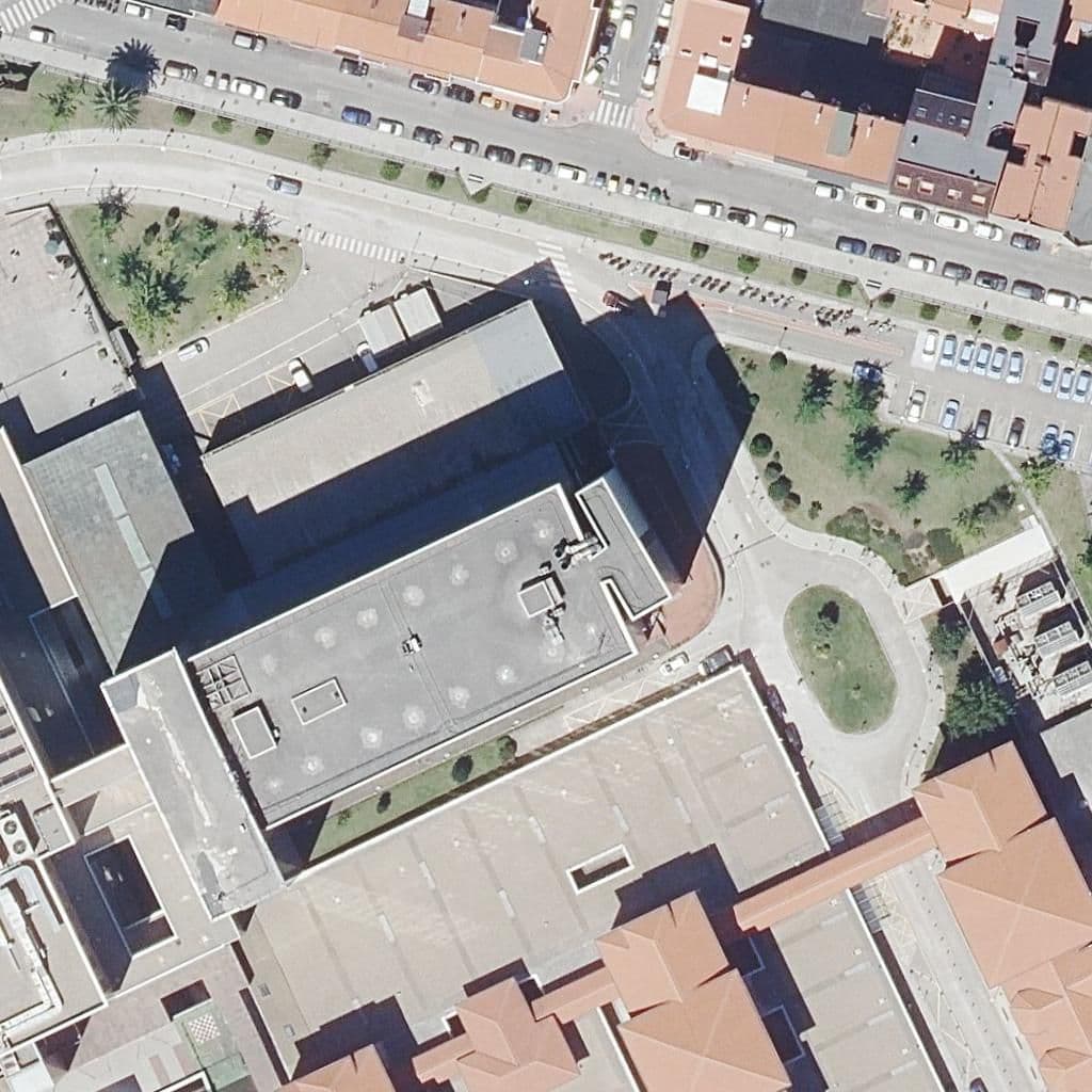 Aerial view of the grounds of Centro de Atención Educativa Hospitalaria y Domiciliaria (AH)