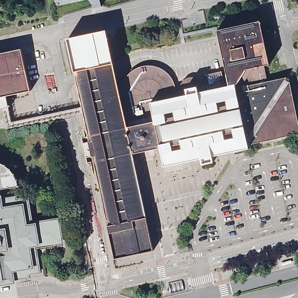 Вид сверху на территорию школы «Edificio Interfacultativo, Facultad de Filosofía y Letras, Facultad de Educación»