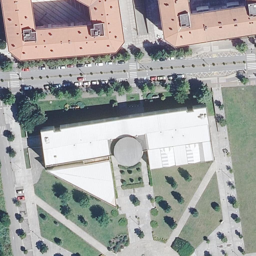 Вид згори на територію школи «Escuela Politécnica de Ingeniería de Minas y Energía»