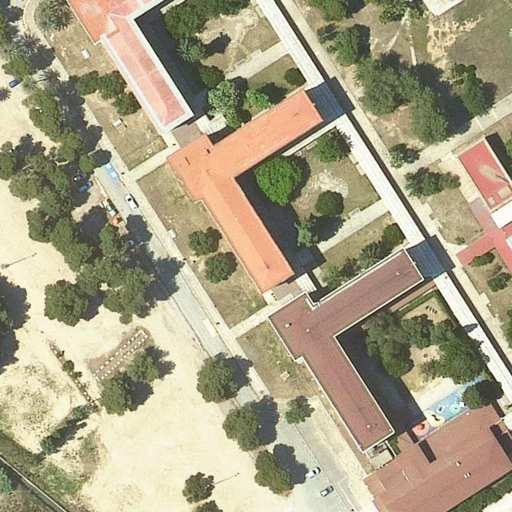 Вид згори на територію школи «Institut Cal·lípolis»