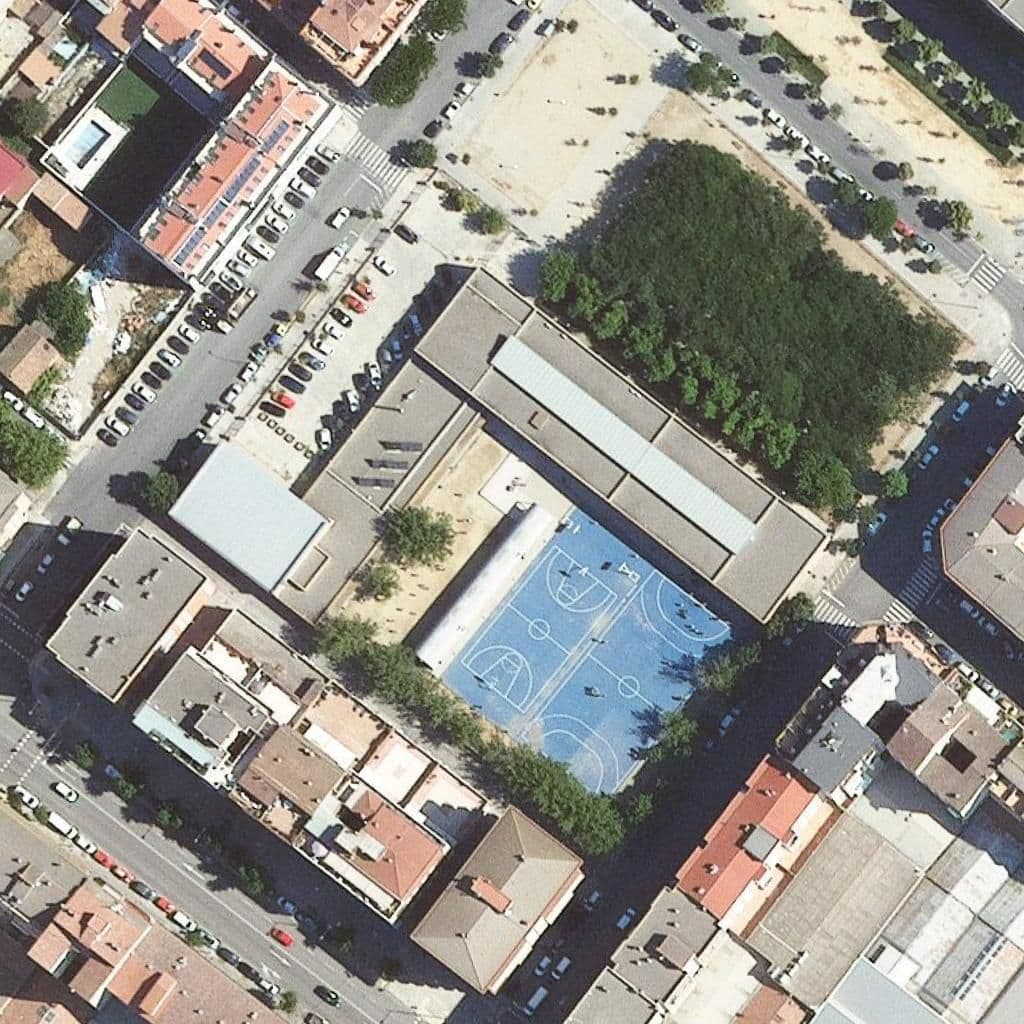 Вид згори на територію школи «Institut Josep Lladonosa»