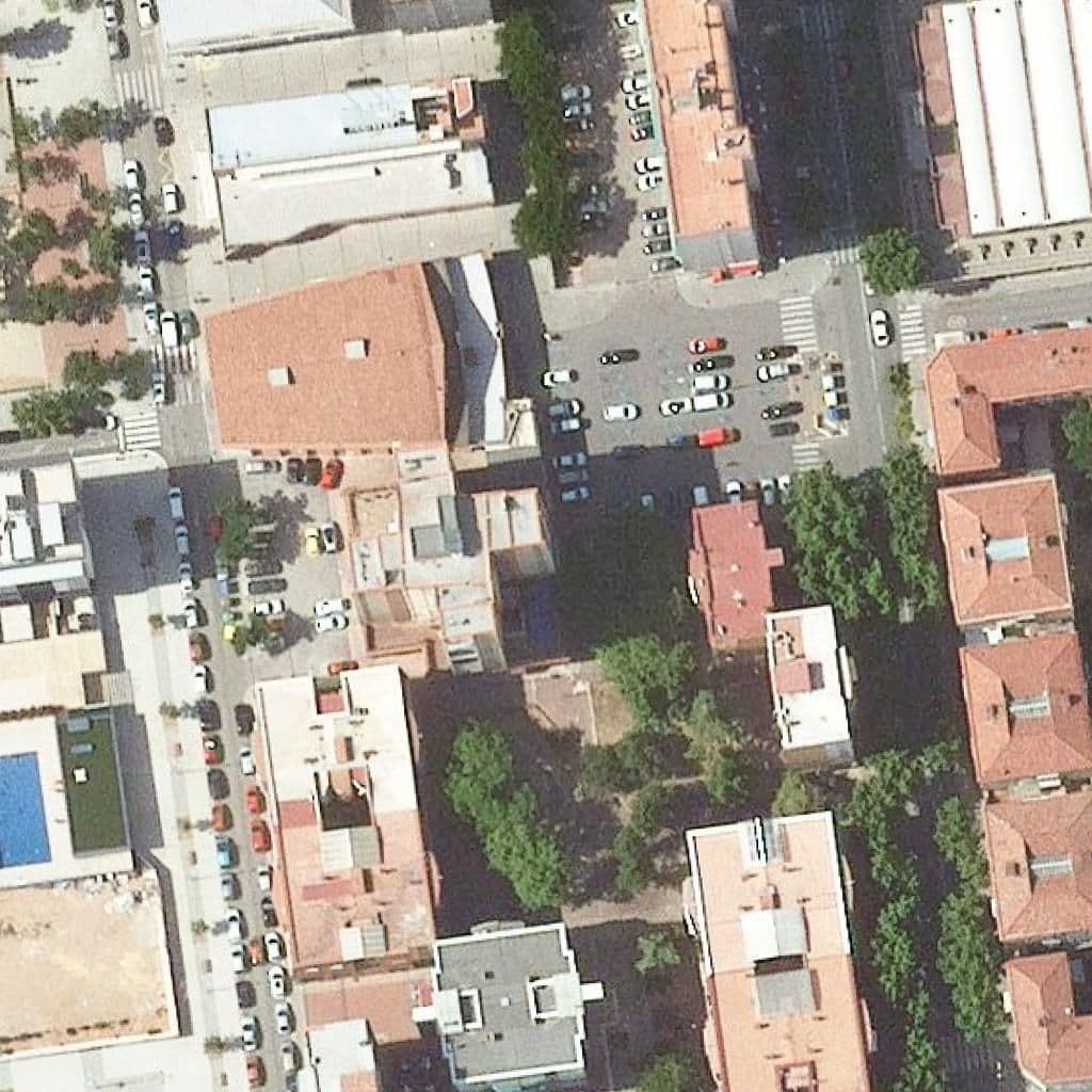 Вид сверху на территорию школы «Lli Privada L'esclop»