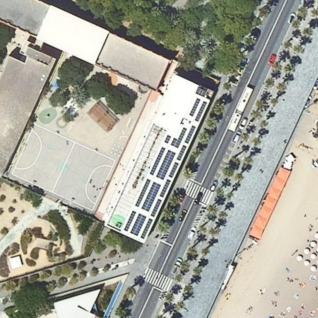 Вид сверху на территорию школы «Escola Alexandre Galí»