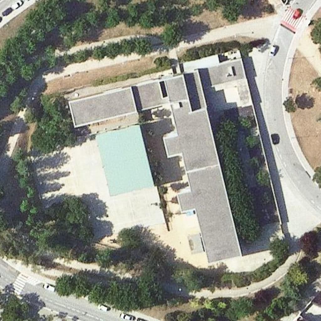 Aerial view of the grounds of Escola Els Arenys