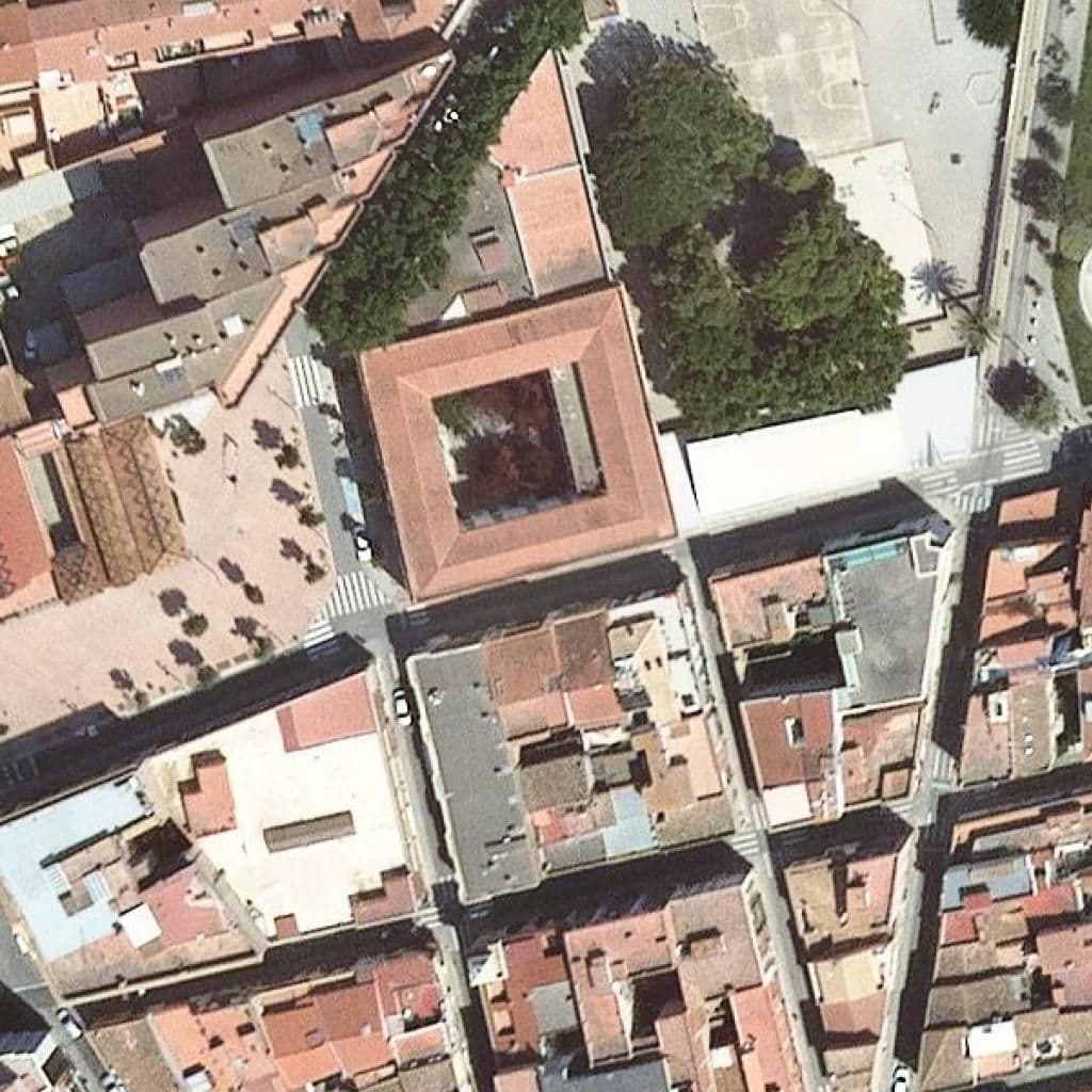 Aerial view of the grounds of Escola Josep Pallach