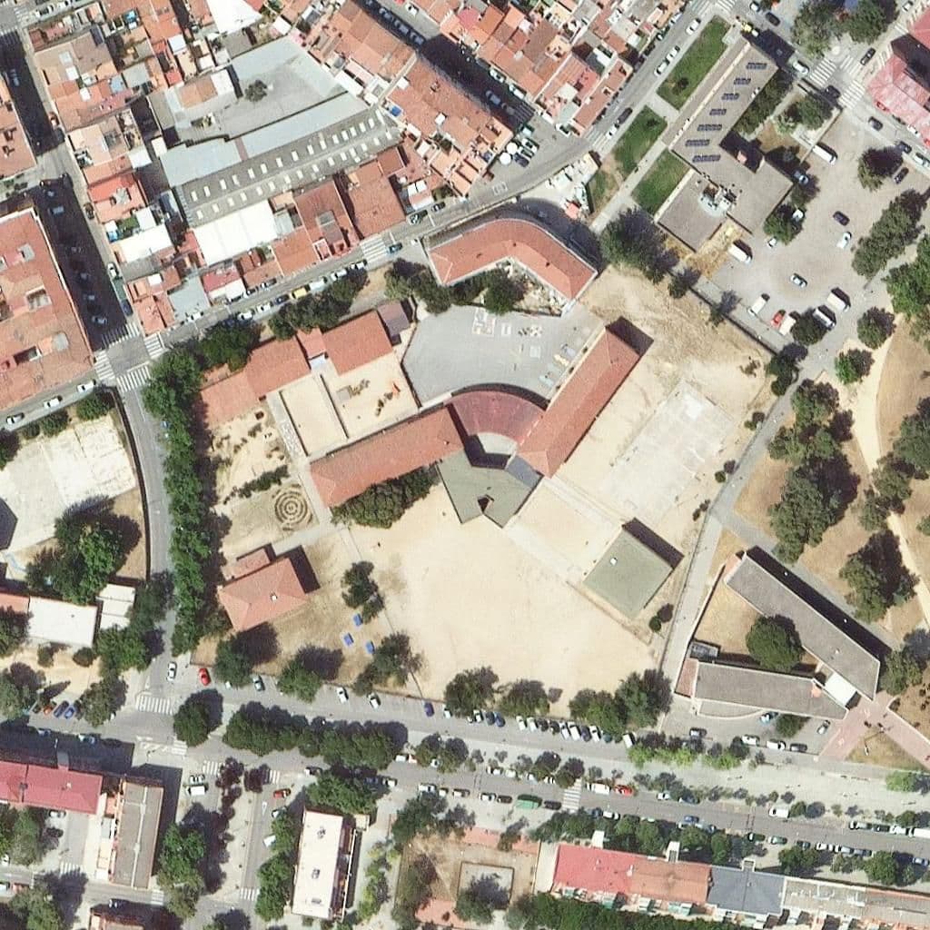 Aerial view of the grounds of Escola Miquel Carreras