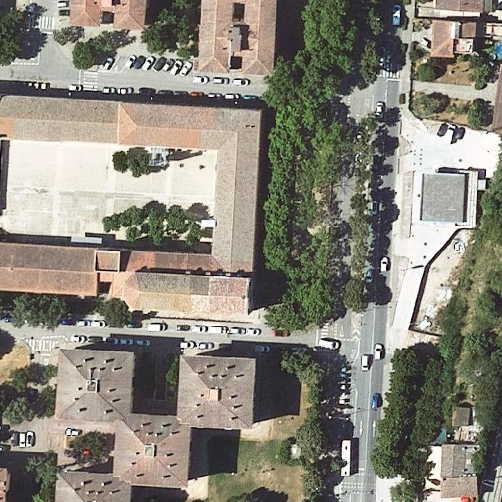 Вид згори на територію школи «Institut Narcís Xifra I Masmitjà»