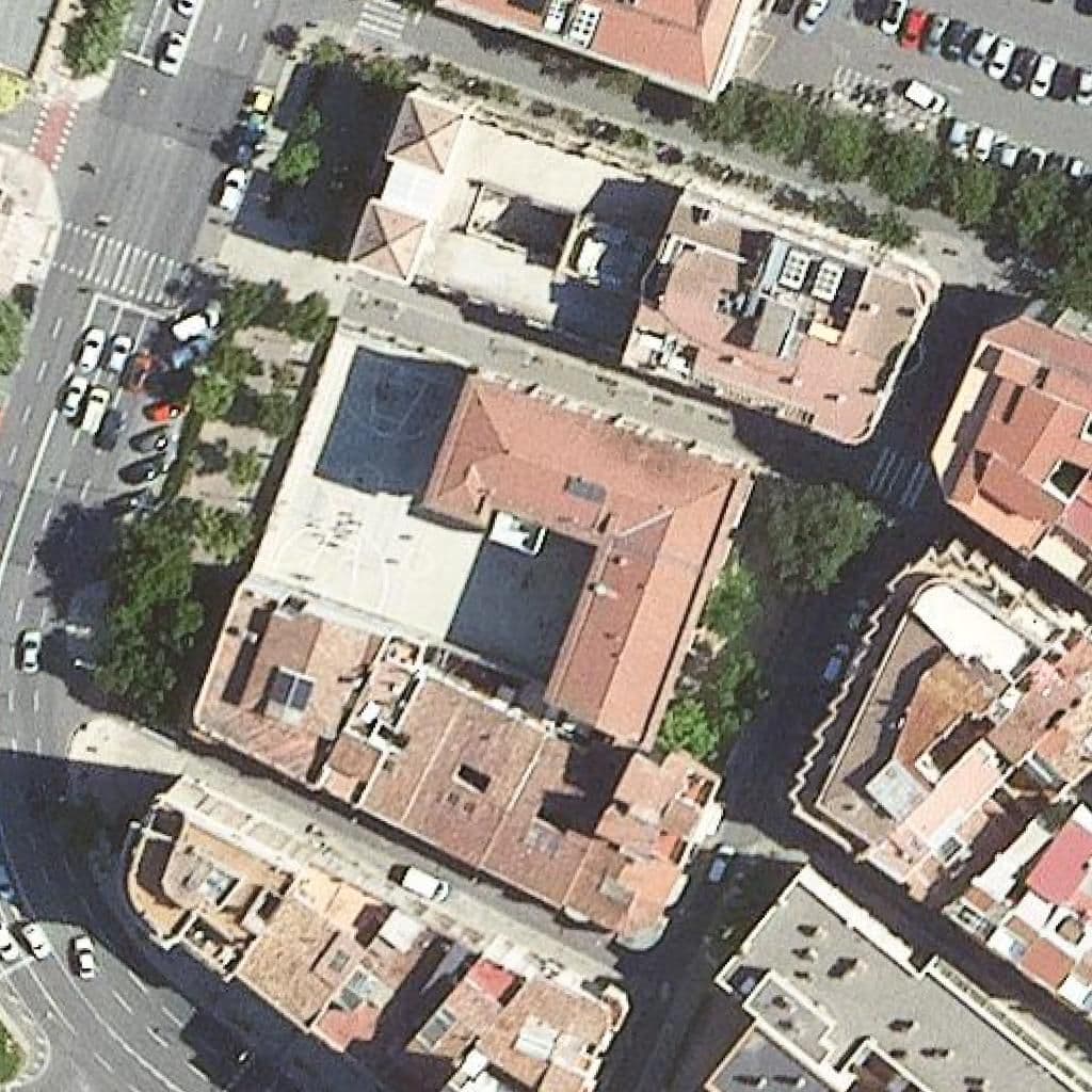 Вид згори на територію школи «Escola De Pràctiques I»