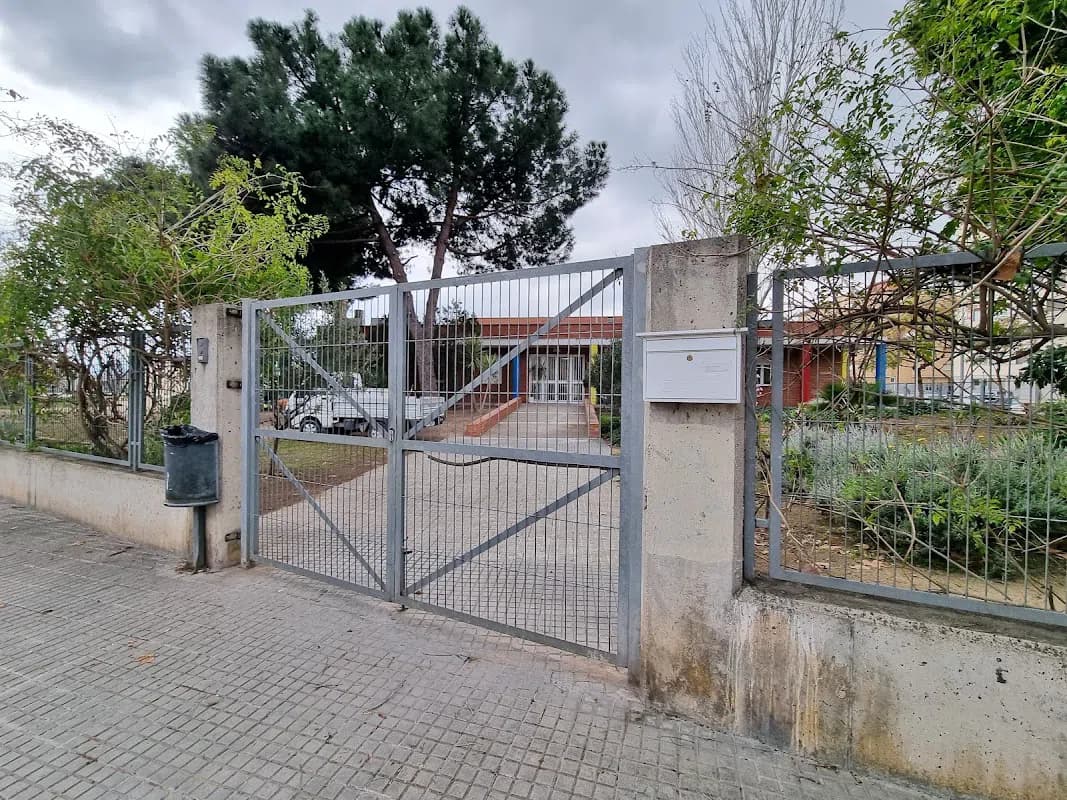 Escola Pont De La Cadena