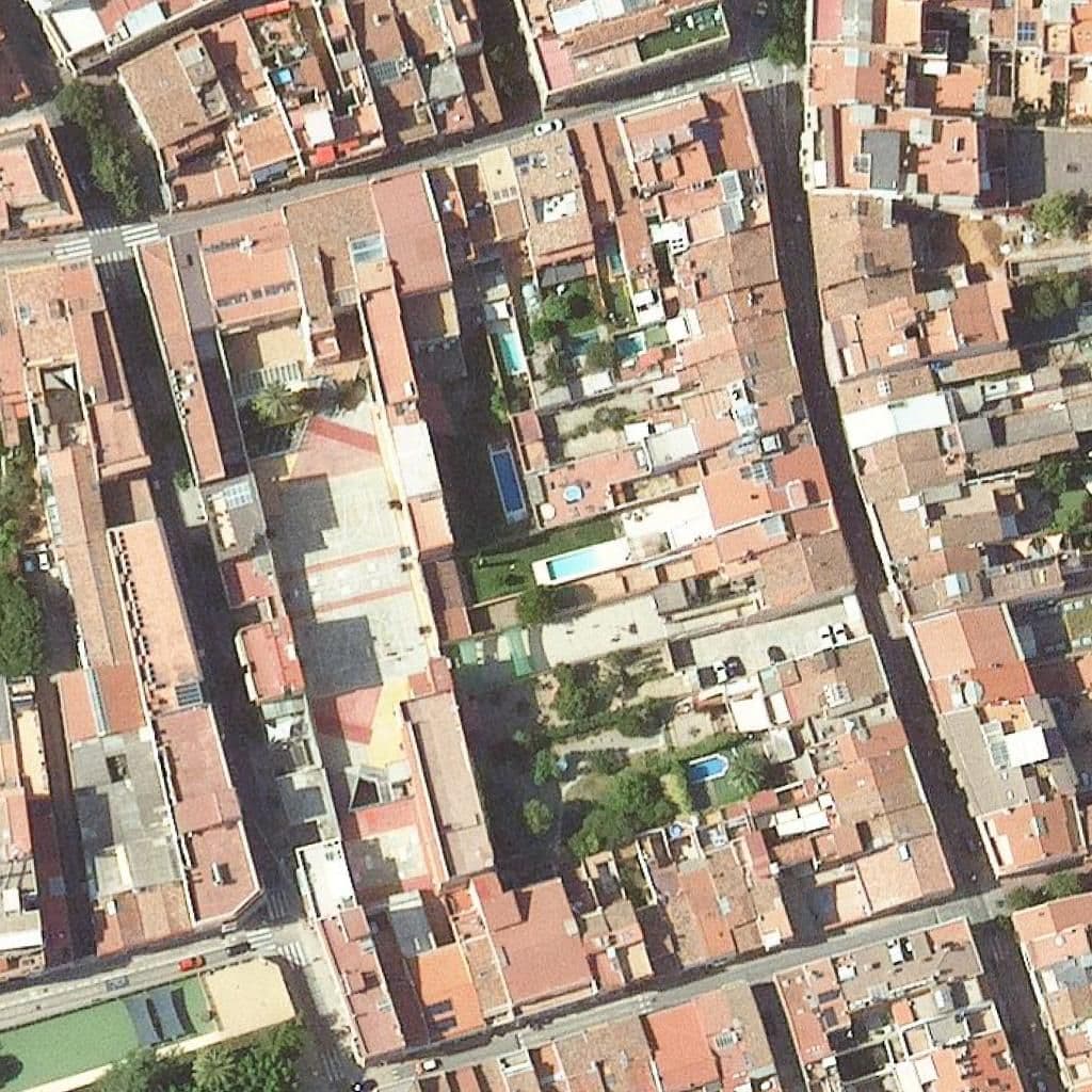 Вид згори на територію школи «Vedruna Vall Terrassa»