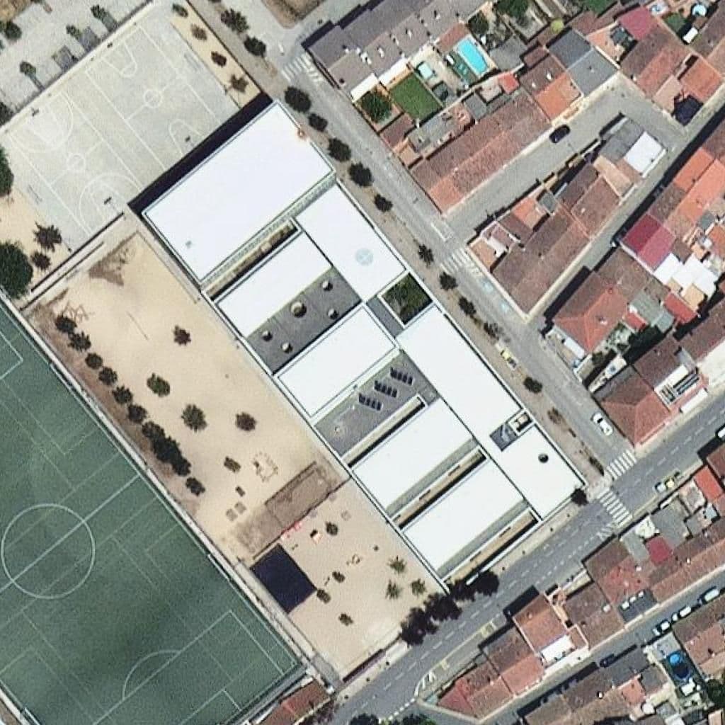 Aerial view of the grounds of Escola Sant Roc