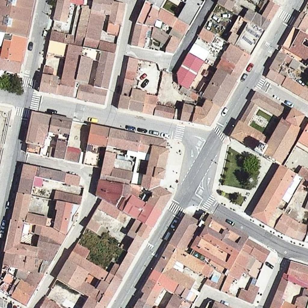 Вид сверху на территорию школы «Escola Bressol Municipal Suchs»