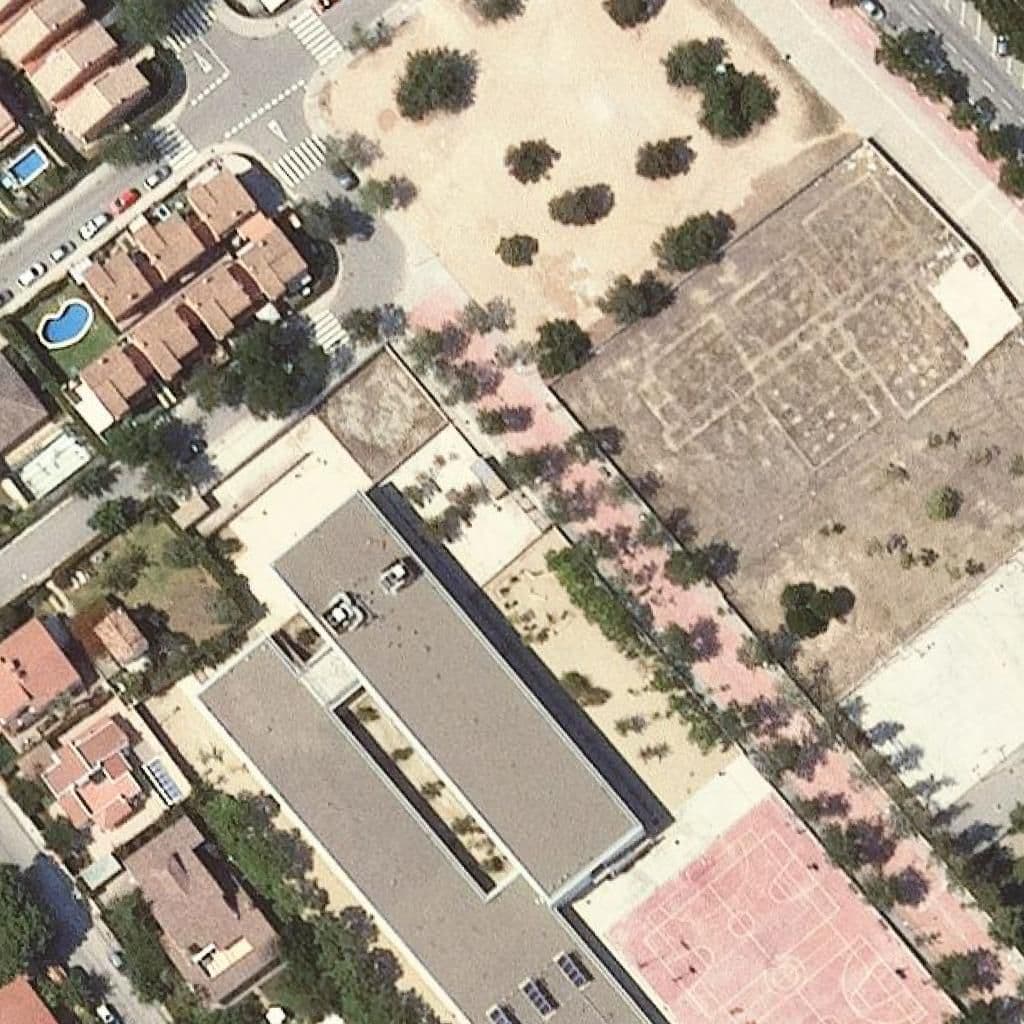 Aerial view of the grounds of Escola Mas Clariana