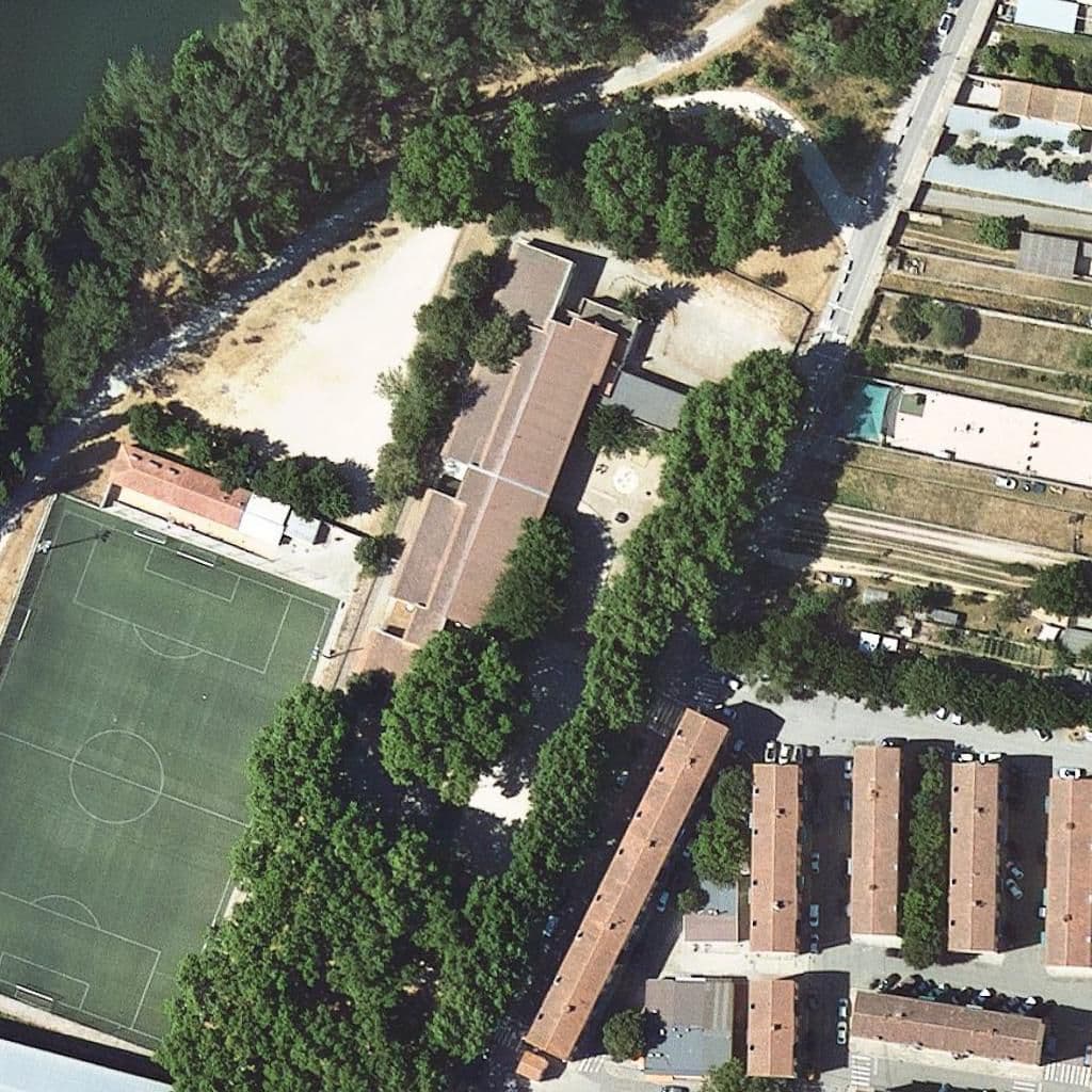 Вид згори на територію школи «Escola Bressol El Pont»