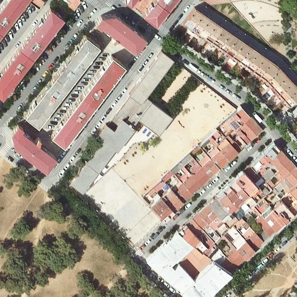 Вид згори на територію школи «Escola Gaudí»