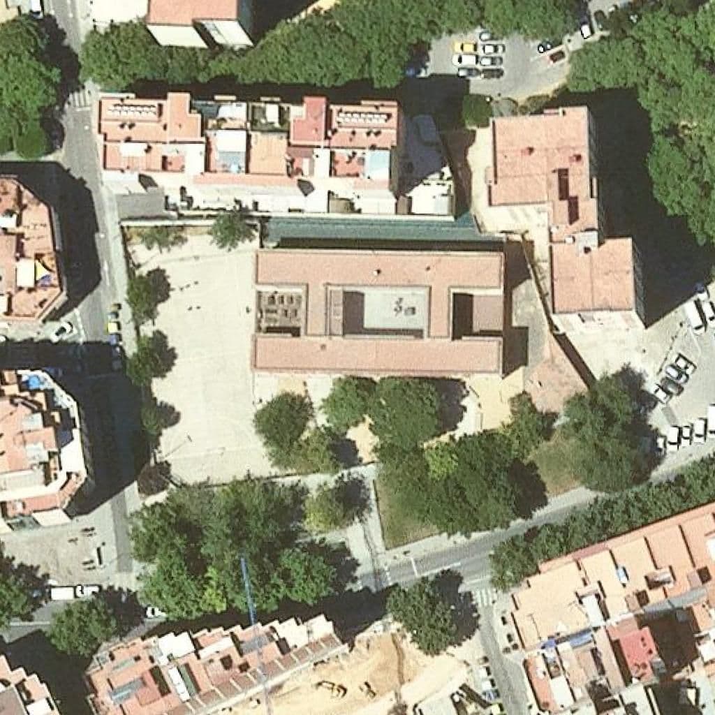 Вид згори на територію школи «Escola Sant Josep - El Pi»
