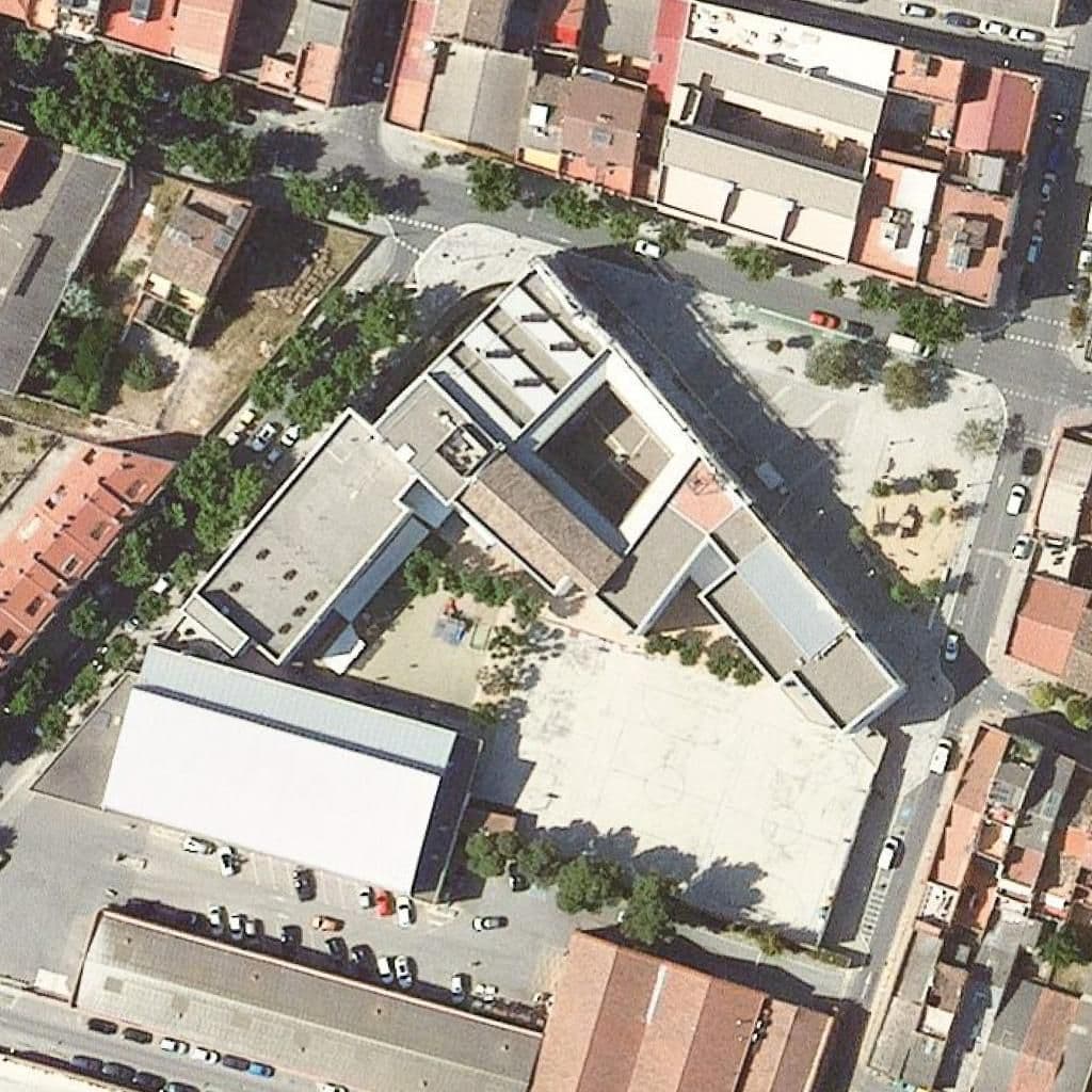 Вид згори на територію школи «Escola Pia D'igualada»