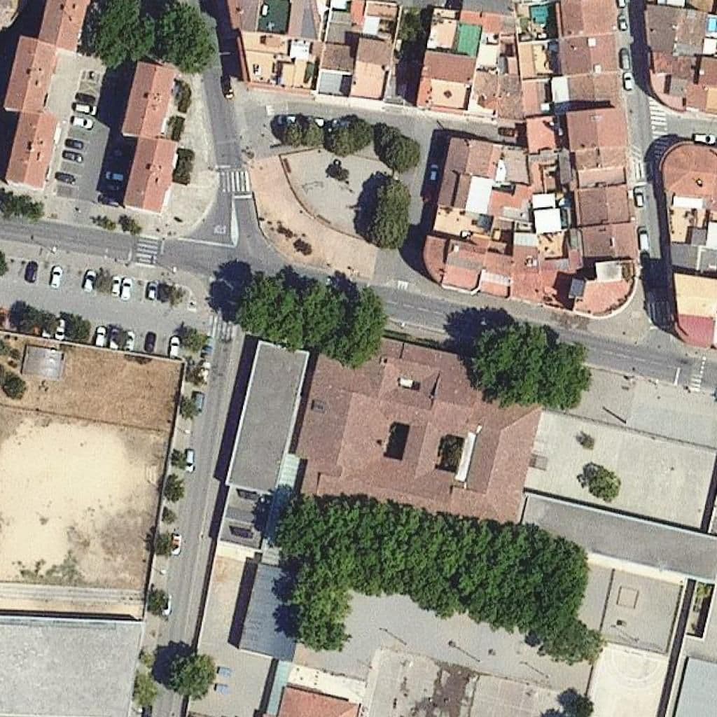 Вид сверху на территорию школы «Escola Taialà»