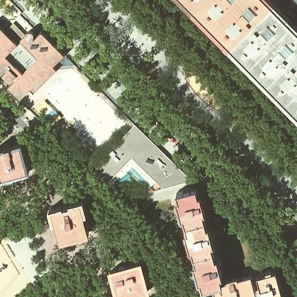 Вид згори на територію школи «Escola Bressol Municipal El Gronxador»