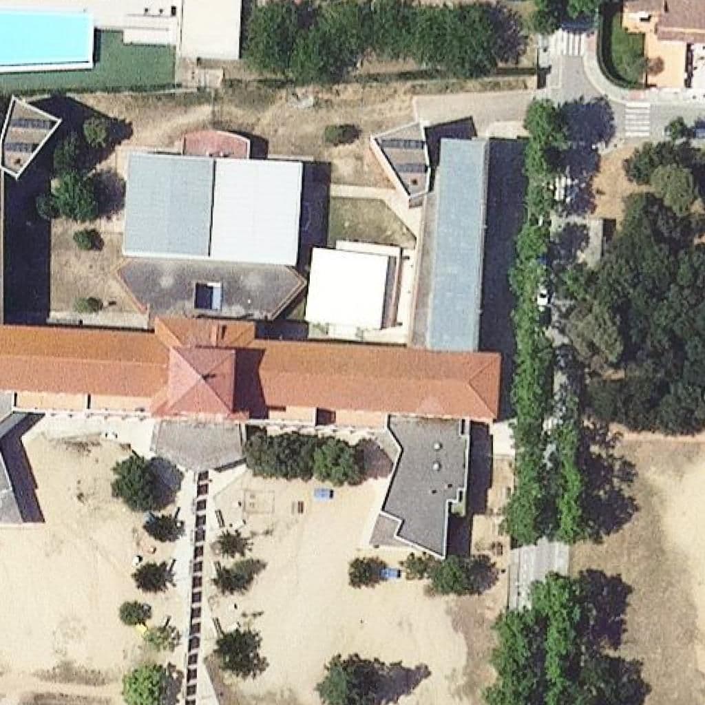 Вид згори на територію школи «Institut El Sui»