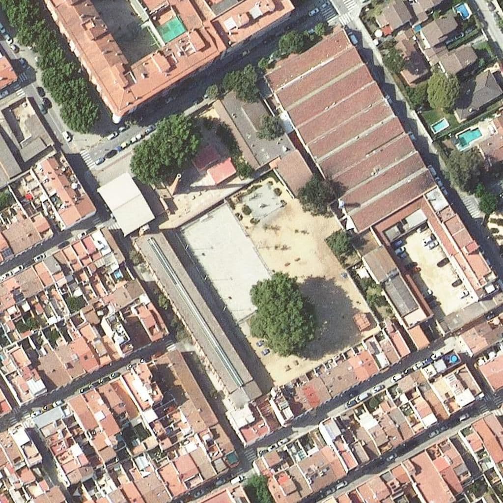 Aerial view of the grounds of Escola La Lió