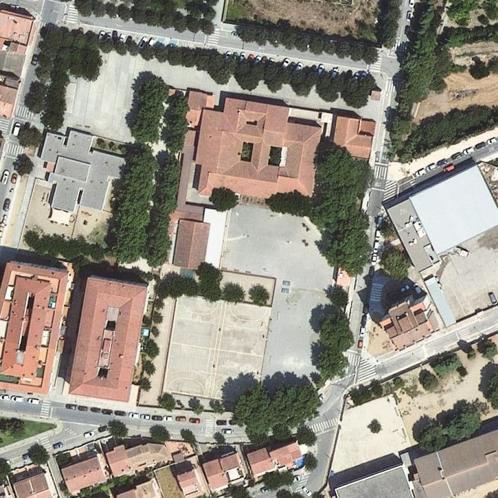 Вид згори на територію школи «Escola Salvador Dalí»