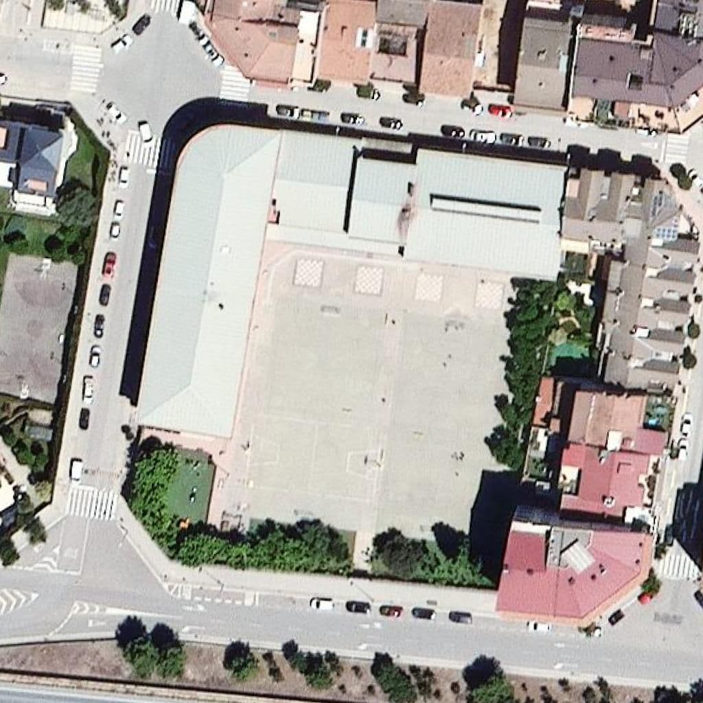 Вид згори на територію школи «Escola Pia De Balaguer»