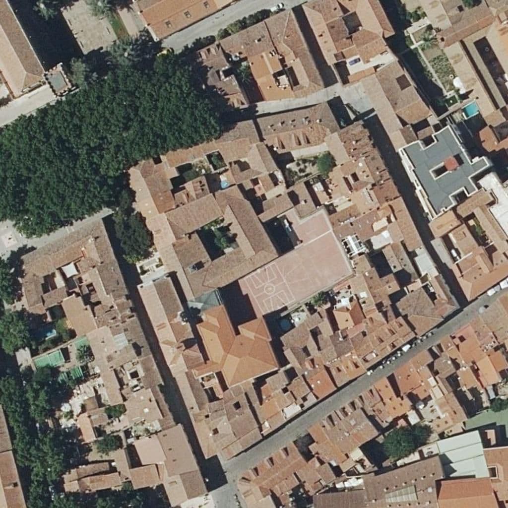Вид згори на територію школи «Santa Maria Del Parral»