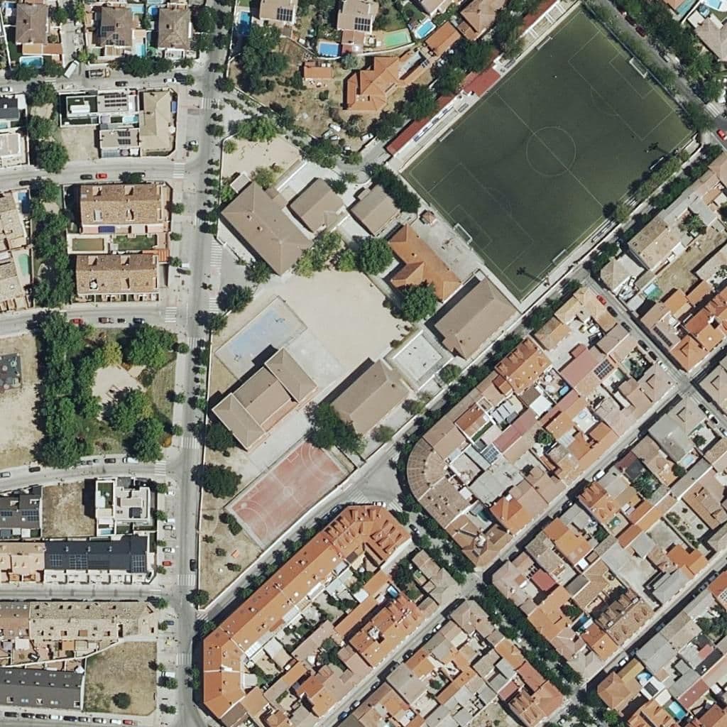 Вид сверху на территорию школы «Batalla De Brunete»