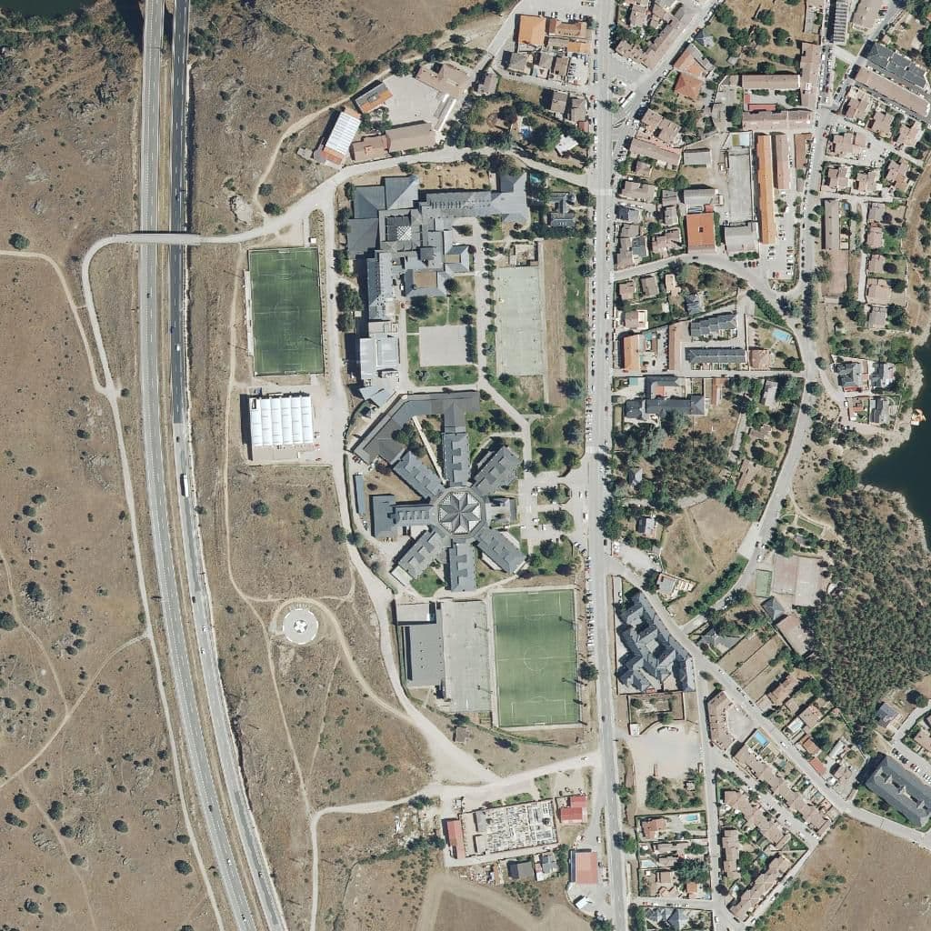 Вид згори на територію школи «Gsd International School Buitrago»