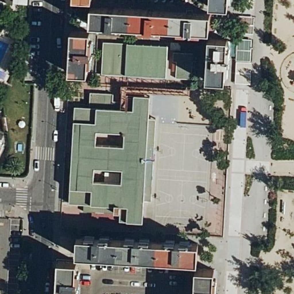 Вид сверху на территорию школы «Parque Aluche»