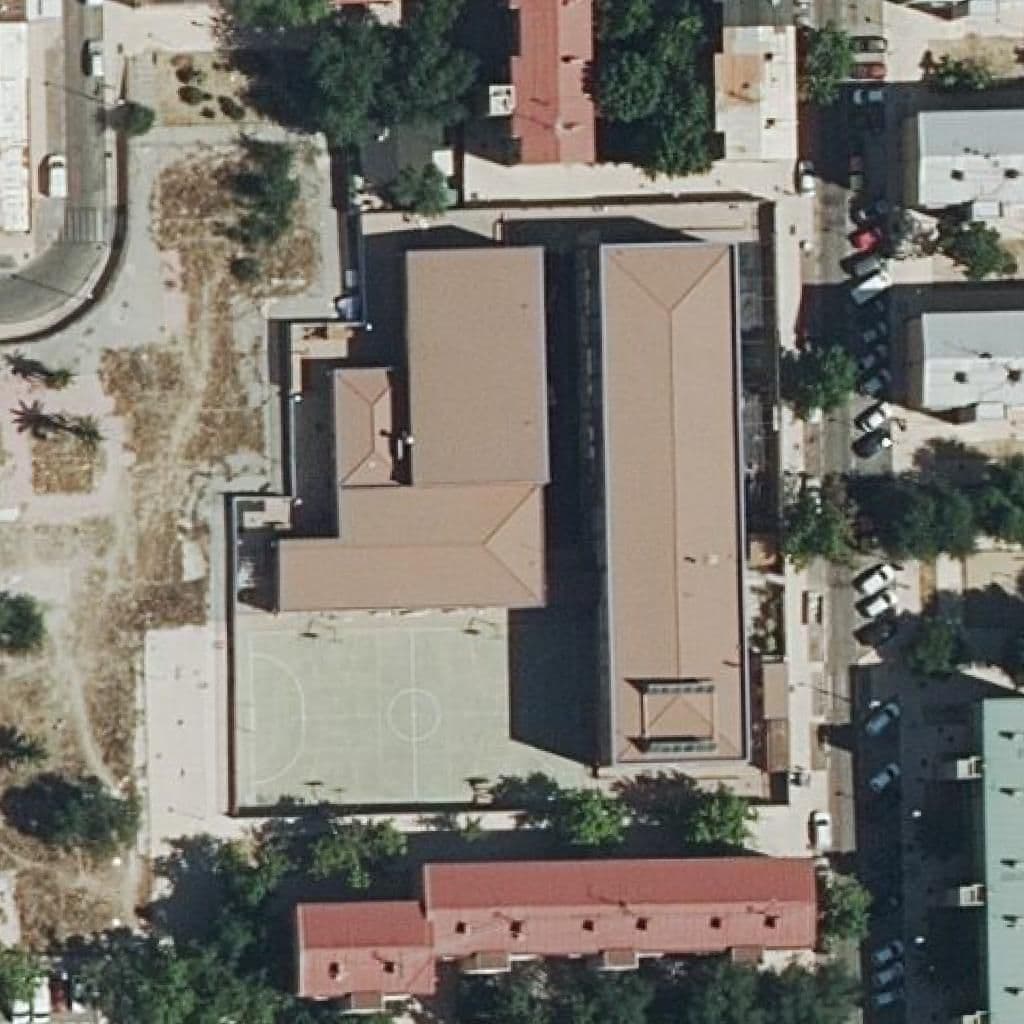 Вид сверху на территорию школы «Sagunto»