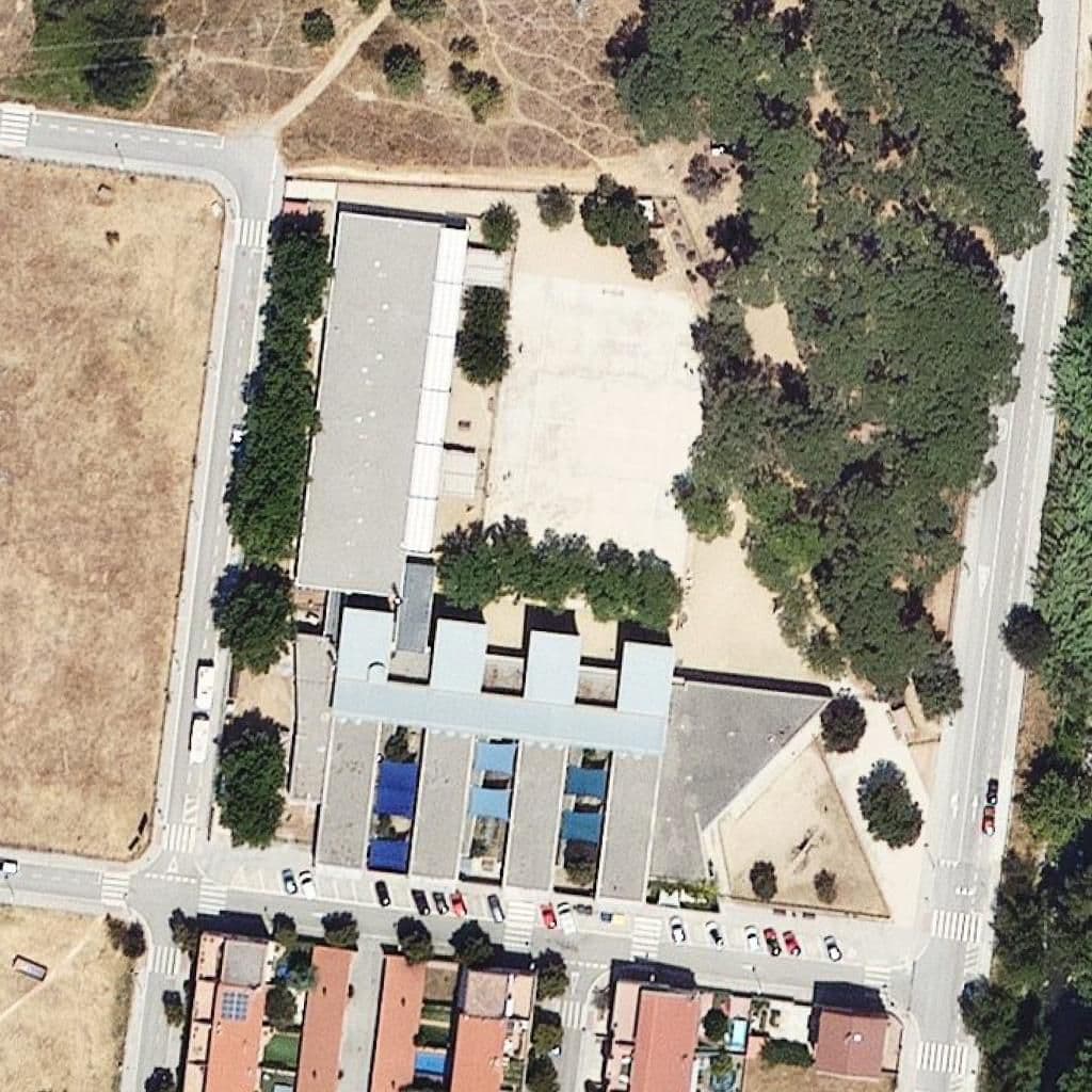 Aerial view of the grounds of Escola Els Pinetons
