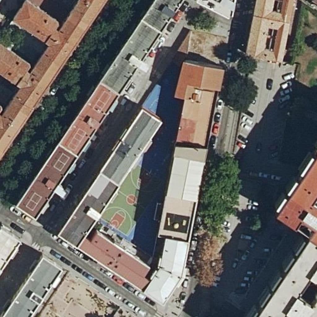 Вид сверху на территорию школы «Mater Clementissima»