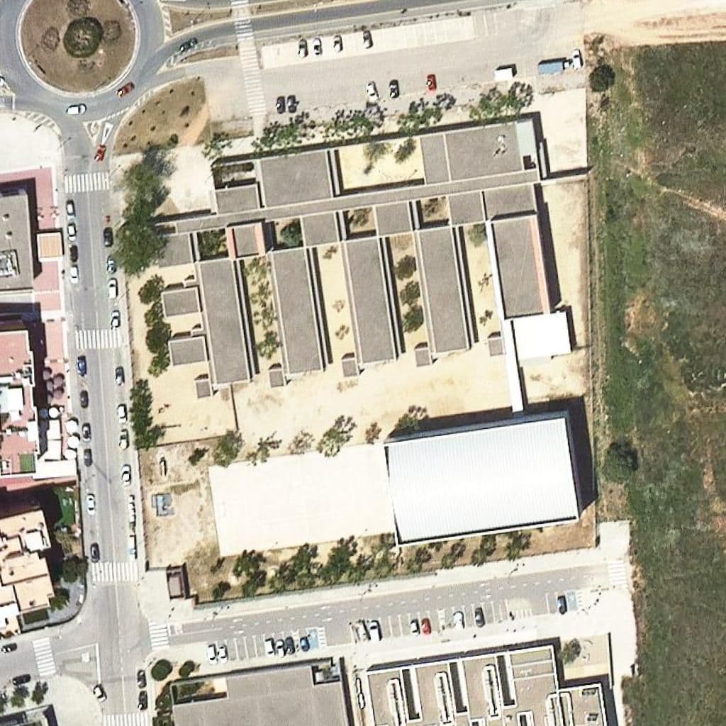 Вид згори на територію школи «Escola Pompeu Fabra»